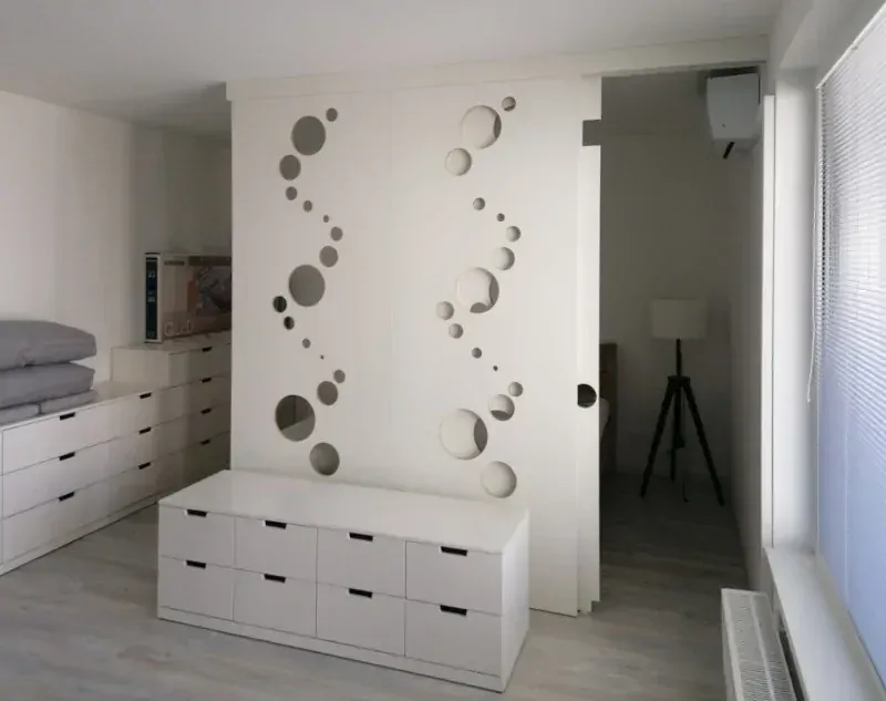 Deliaca stena Bubble- decentný motív v interiéri