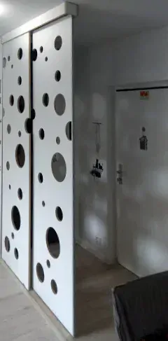 Deliaca stena Circle - hravý motív v interiéri